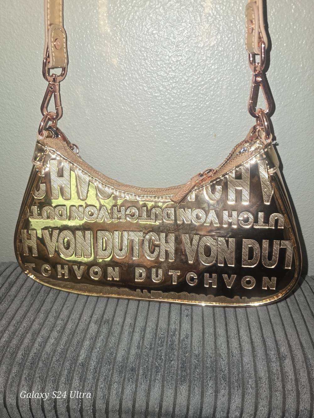Nwt Von Dutch Rose Gold Reflective Shoulder Bag New - Picture 3 of 4